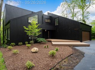 1907 Raymond Pl, Bloomfield Hills, MI 48302