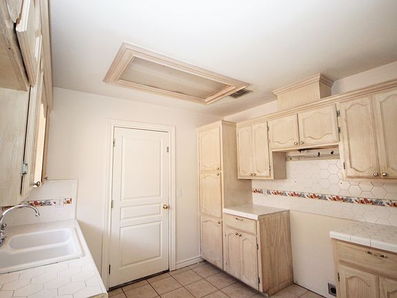 3rd image of 5813 N 41st St