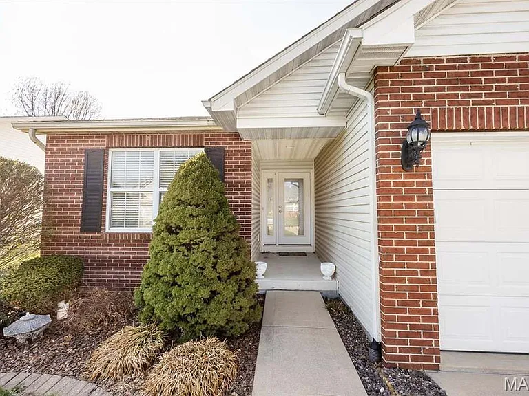 3245 Jared Dr — Photo 2