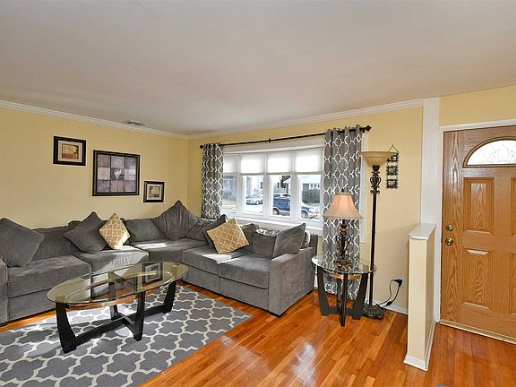 3rd image of 323 Balchen St