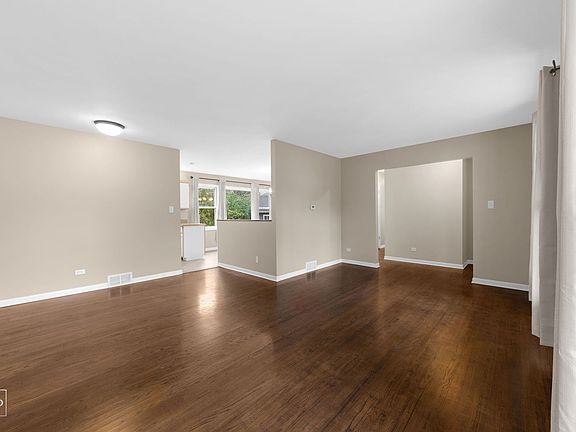 3rd image of 410 N Shore Dr