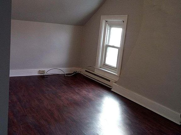 3rd image of 108 E 21st St #2