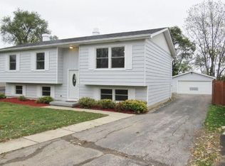 419 Deerpath Dr, Lindenhurst, IL 60046