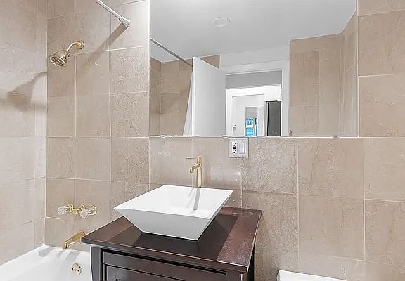 5th image of 200 E End Ave #1KL