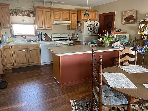 Large eat-in kitchen