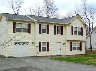 2145 Warwick Cir, Tobyhanna, PA 18466