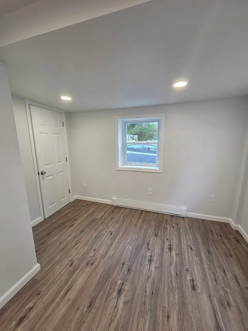 1733 W 8th Street — Photo 4