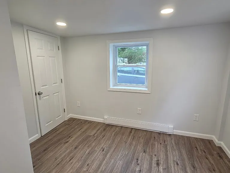 1733 W 8th St — Photo 4