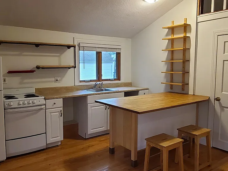 25 Exeter Rd #C — Photo 2