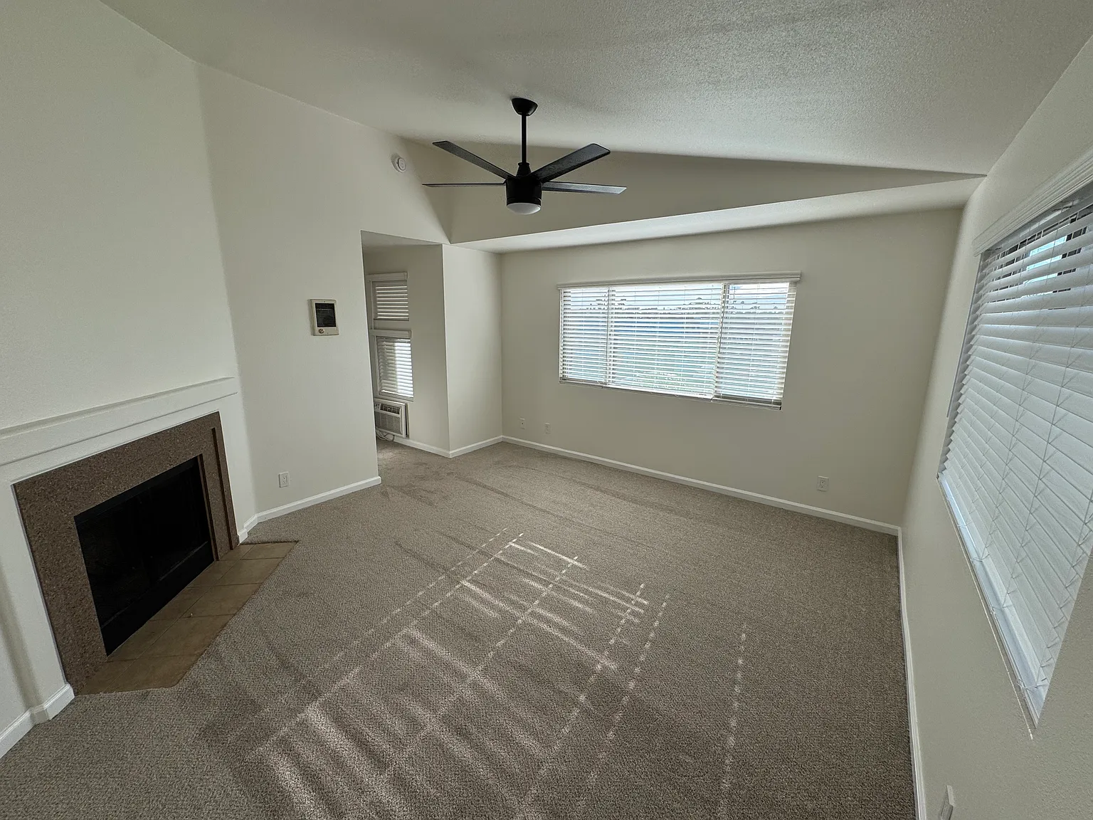 2 bed, 990 sqft, $3,495 — Photo 4