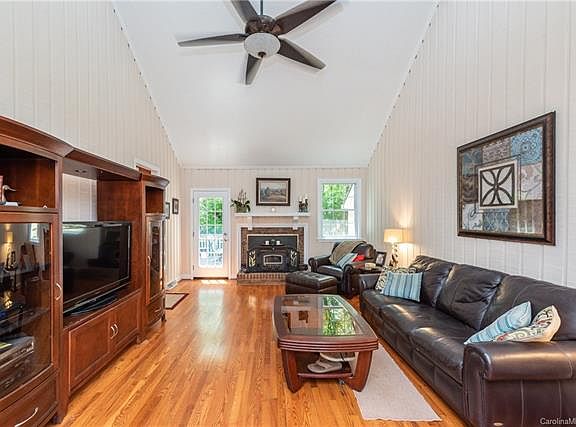 4th image of 10800 Honey Bee Cres