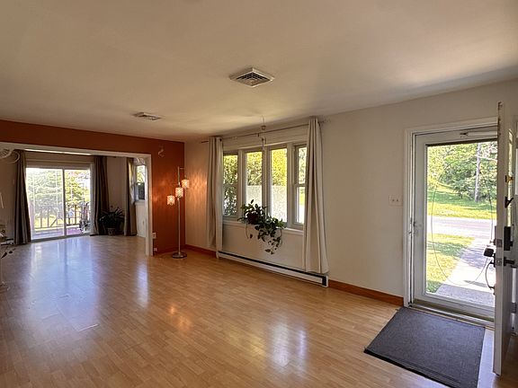 4th image of 4902 Creek Dr
