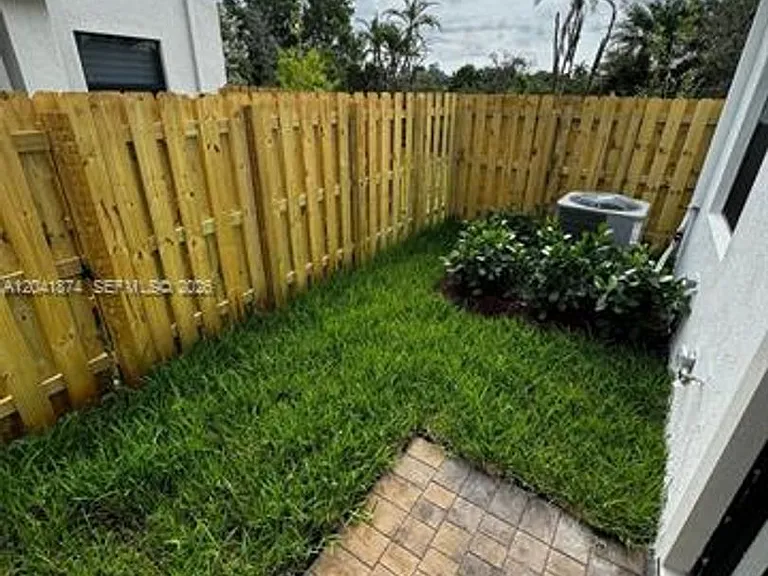 285 SW 159th Ln — Photo 8