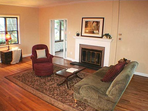 4th image of 1011 Carlisle St