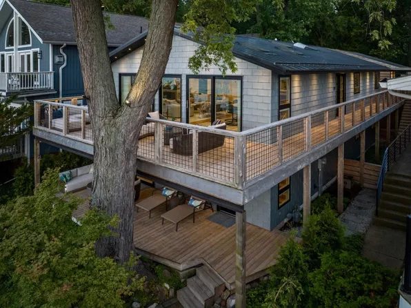 2931 Lake Shore Dr, Long Beach, IN 46360