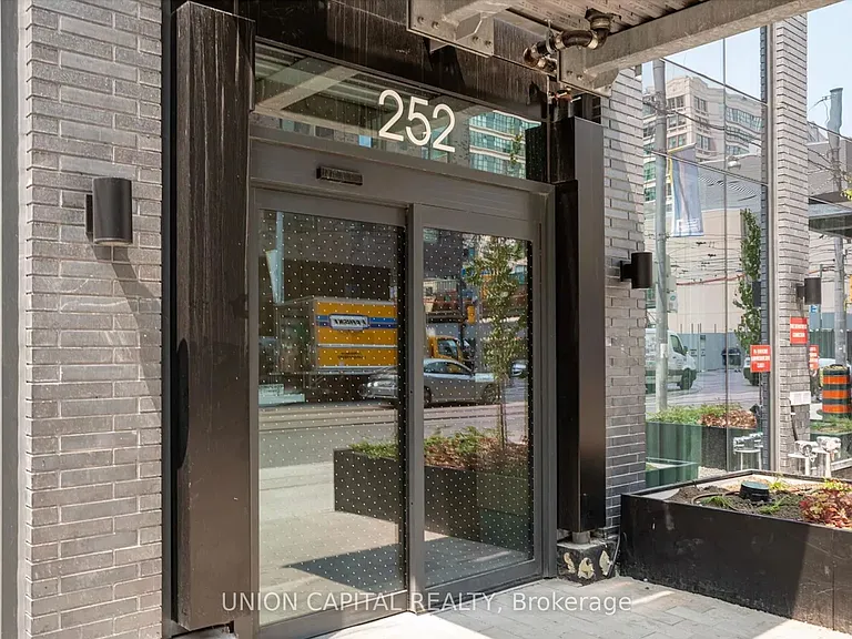 252 Church St #5511 — Photo 2