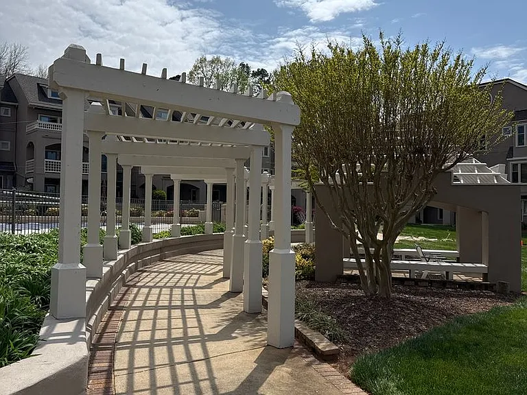 646 Portside Dr — Photo 42