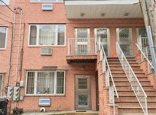 7150 160th St #3, Flushing, NY 11365
