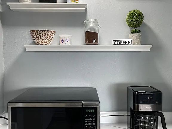 4th image of 6404 Alpine Ln