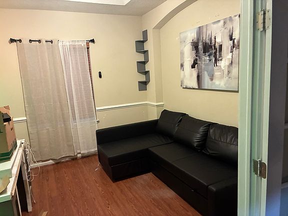 3rd image of 3089 Williamsburg Ct
