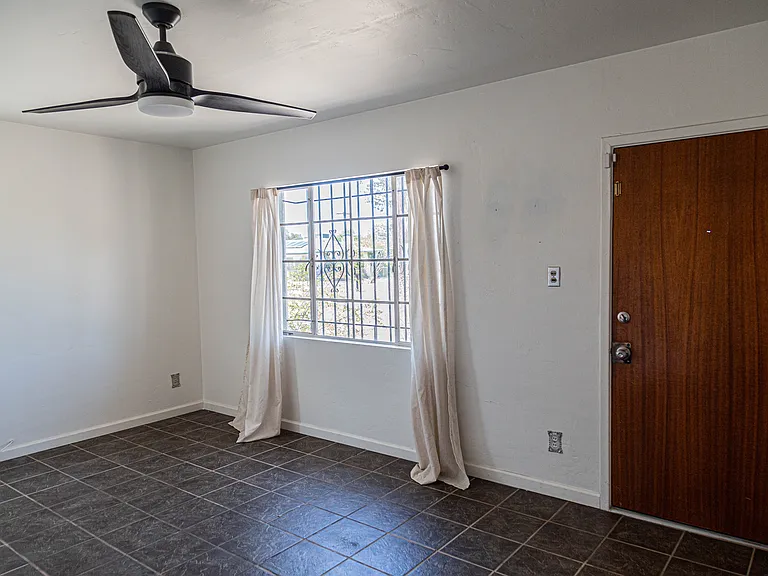 5042 E Eastland St — Photo 7