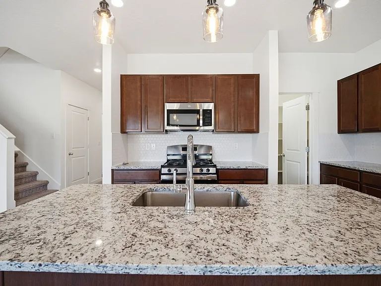 394 W Parkway Dr — Photo 8