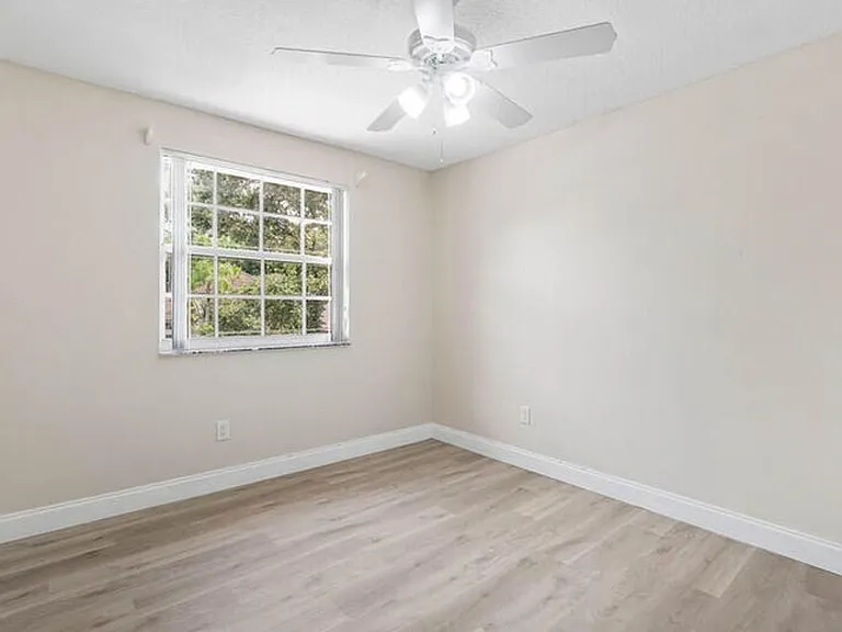 10425 Buena Ventura Dr — Photo 14