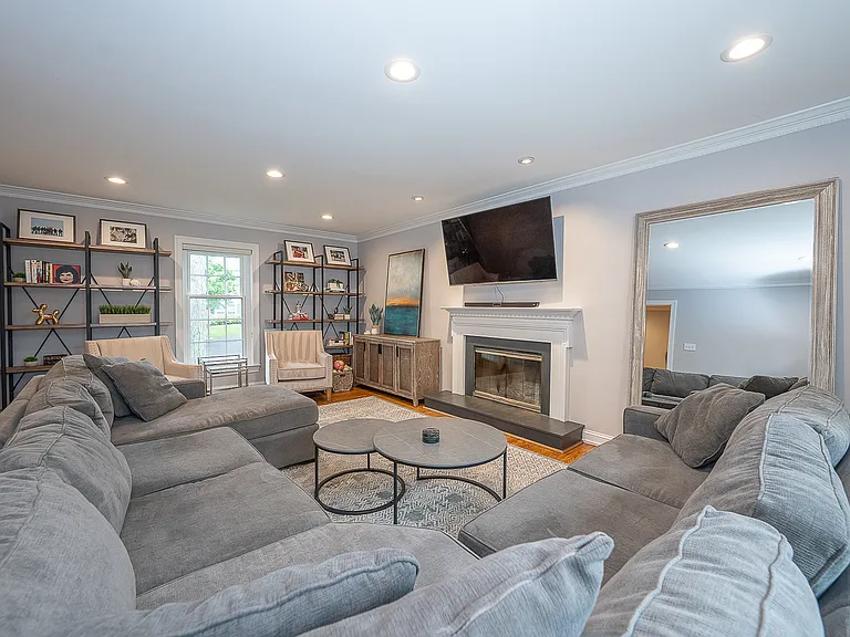 10 Hansen Ct — Photo 3