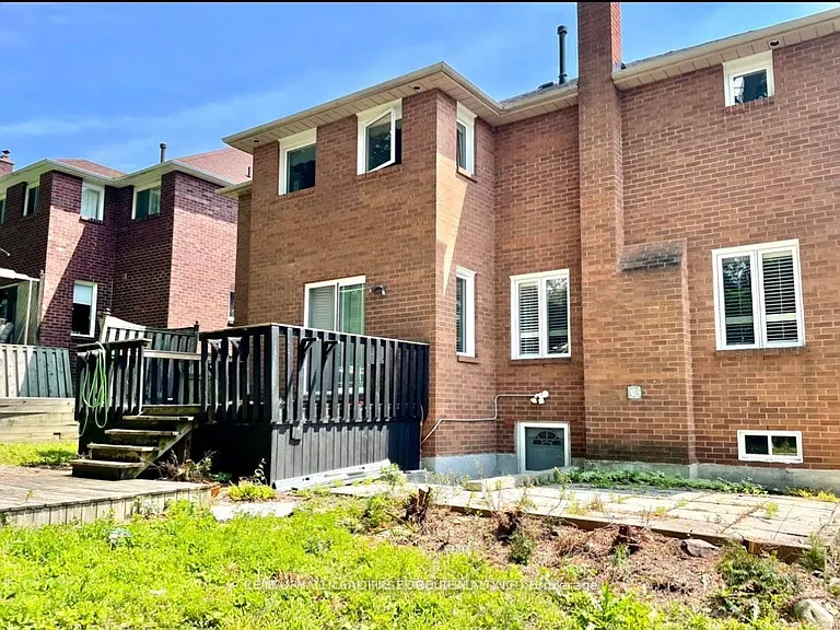 492 Palmtree Cres — Photo 18