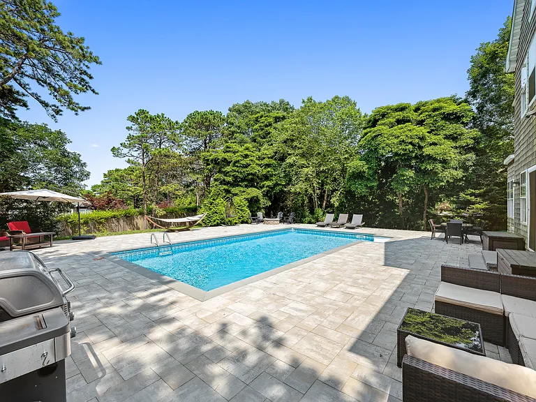 199 Shinnecock Hills Rd — Photo 6