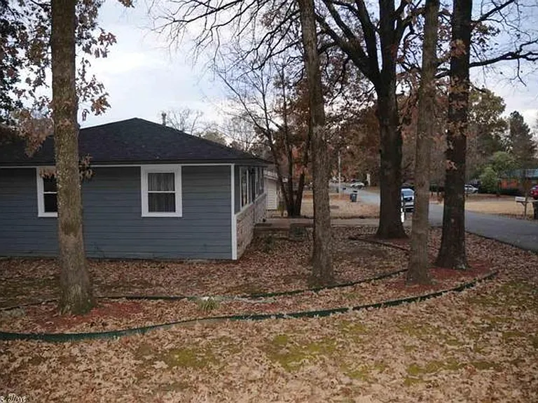 1412 Forrest Dr — Photo 2