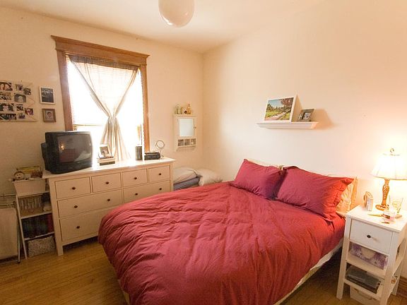 3rd image of 854 W Waveland Ave APT 3