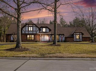334 Ladue Oaks Dr, Saint Louis, MO 63141
