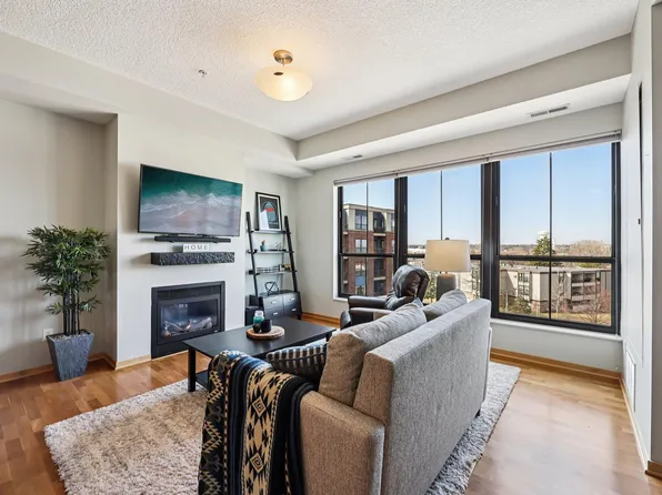 4525 Park Commons Dr Unit 421, Saint Louis Park, MN 55416