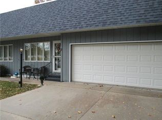 2 Edwardian Ct, Monmouth, IL 61462