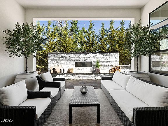 2nd image of 709 W Pleasant Oak Trl