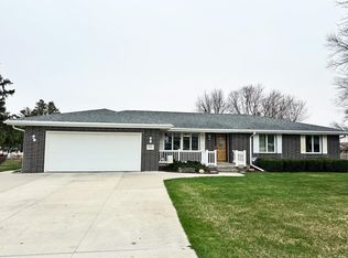 4621 Hillcrest Dr, Columbus, NE 68601