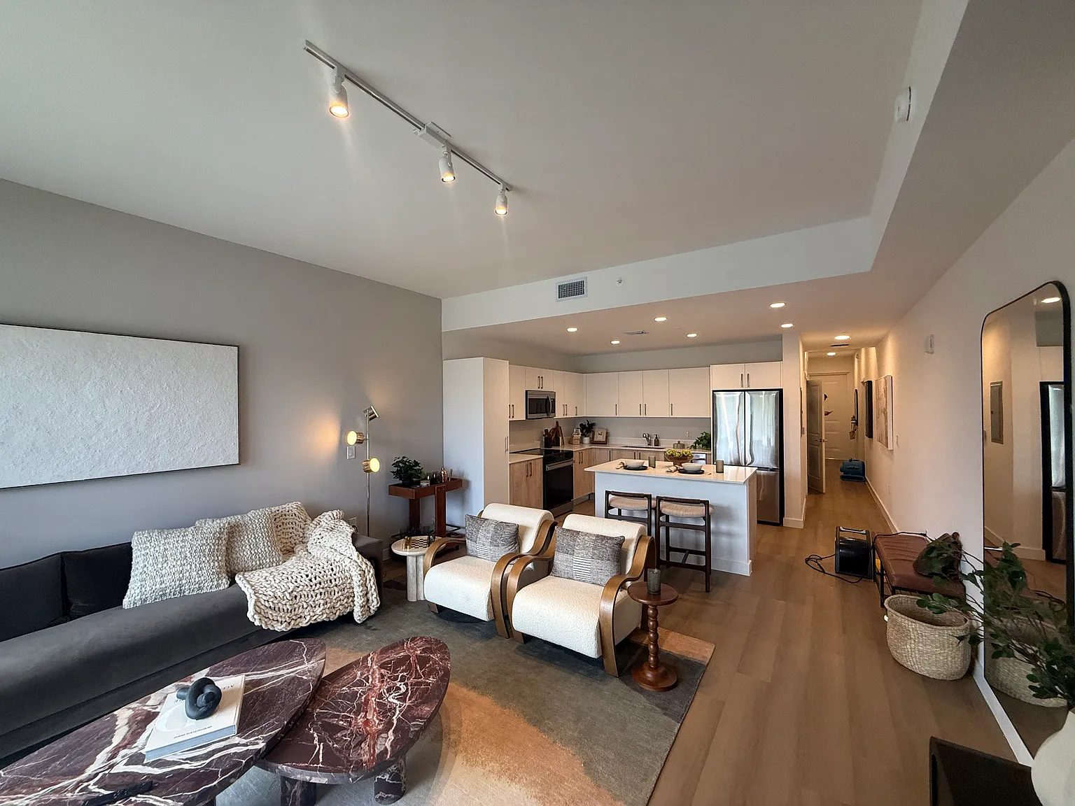 2 bed, 1081 sqft, $2,748 — Photo 3