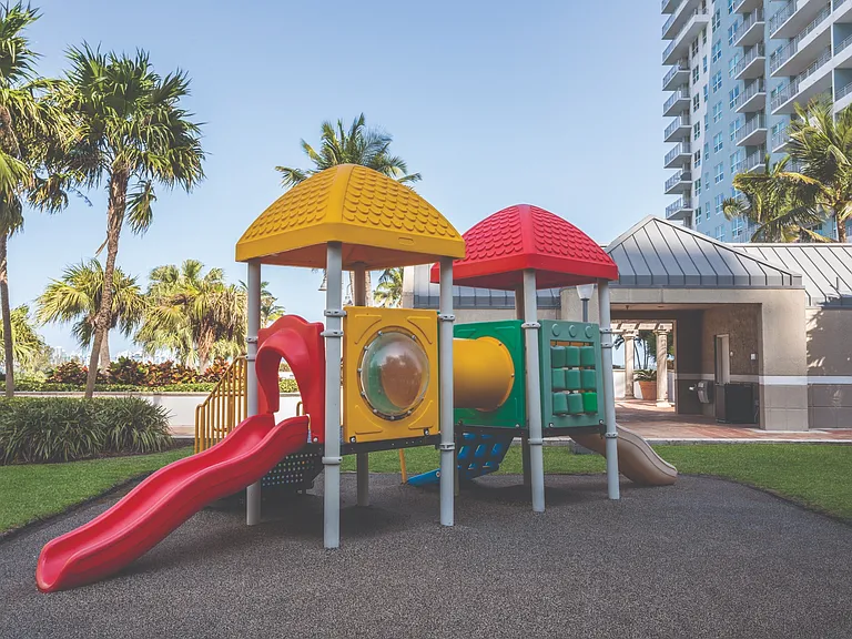 Yacht Club at Brickell Apartments — Photo 24