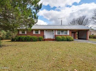 201 Currie St, Wallace, NC 28466