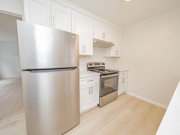 4th image of 3334 Brookdale Ave Unit 8