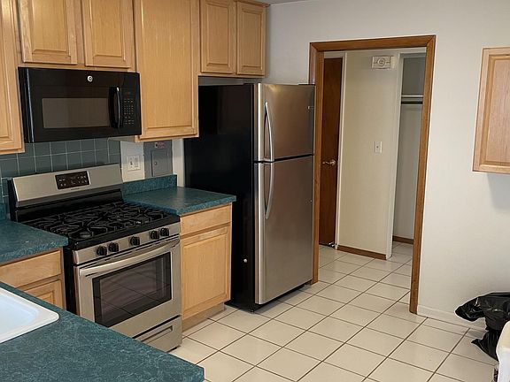 5th image of 111 N Lincoln Ln APT 1A