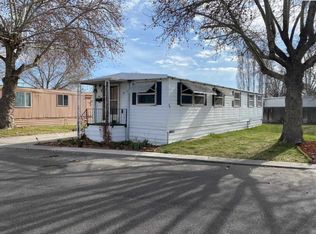 24 Cosmic Ln, Richland, WA 99354