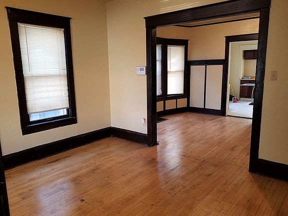 2nd image of 3211 W Auer Ave