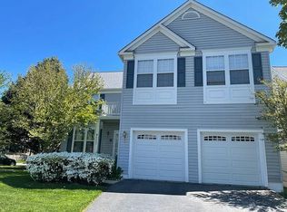 43207 Maple Cross St, Chantilly, VA 20152