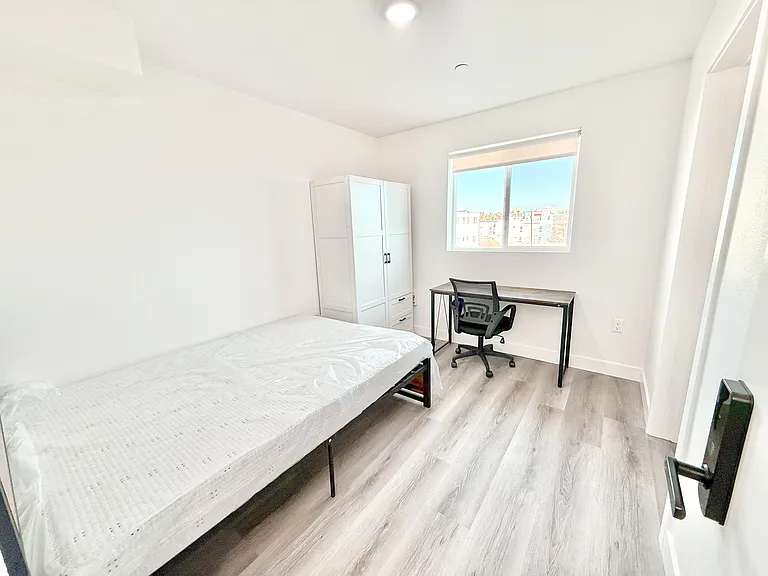 1329 W 36th St — Photo 30