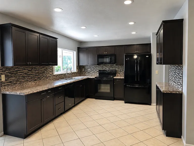 1137 W Manhatton Dr — Photo 6