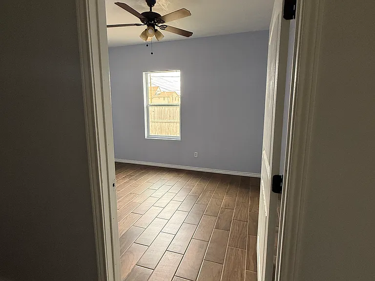 506 S Madison St — Photo 17