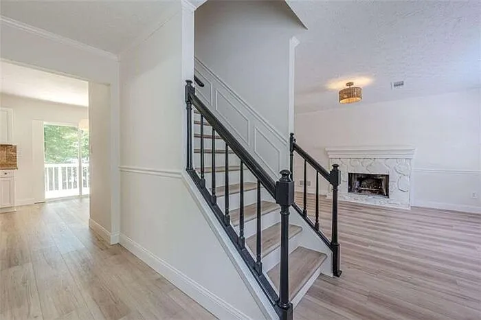 3 bed, 2.5 bath, 1660 sqft, $2,495 — Photo 3