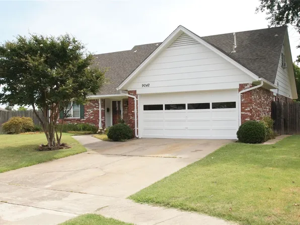 9042 E 27th Pl, Tulsa, OK 74129